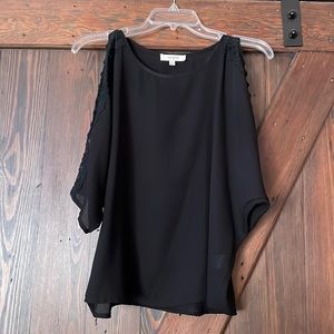 Umgee black flowy blouse
